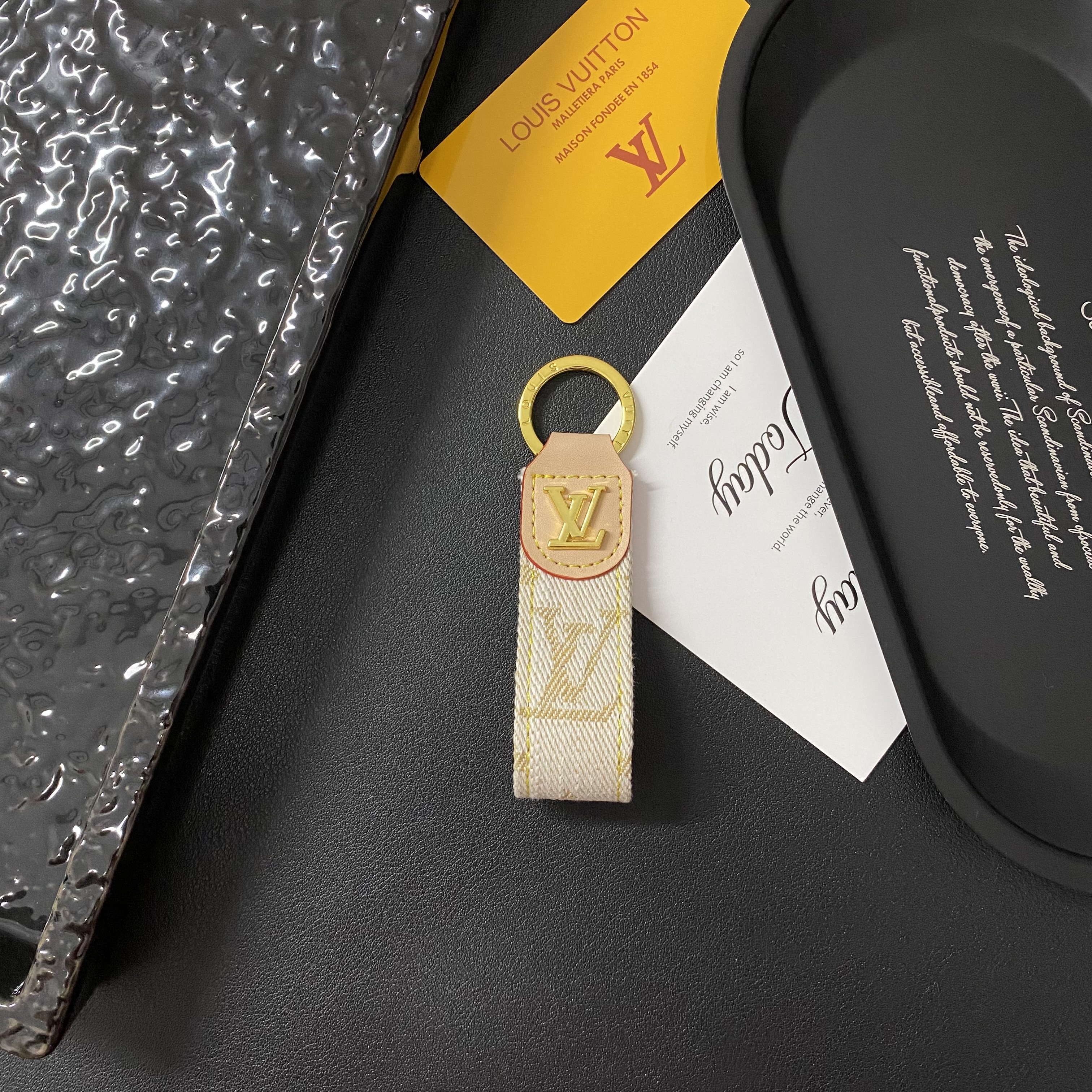Luxury Leather Convenient Keychain