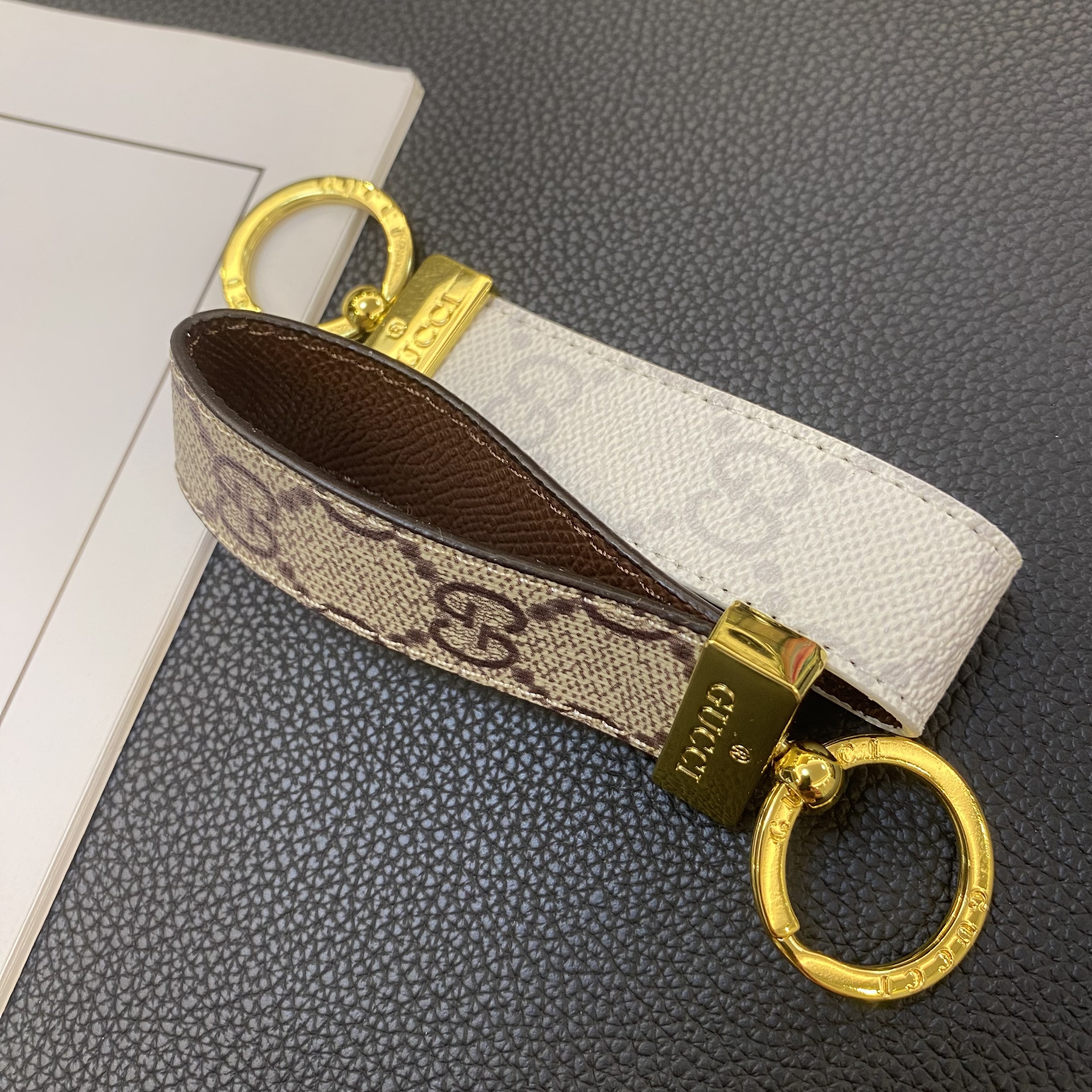 Gucci Luxury Leather Convenient Keychain