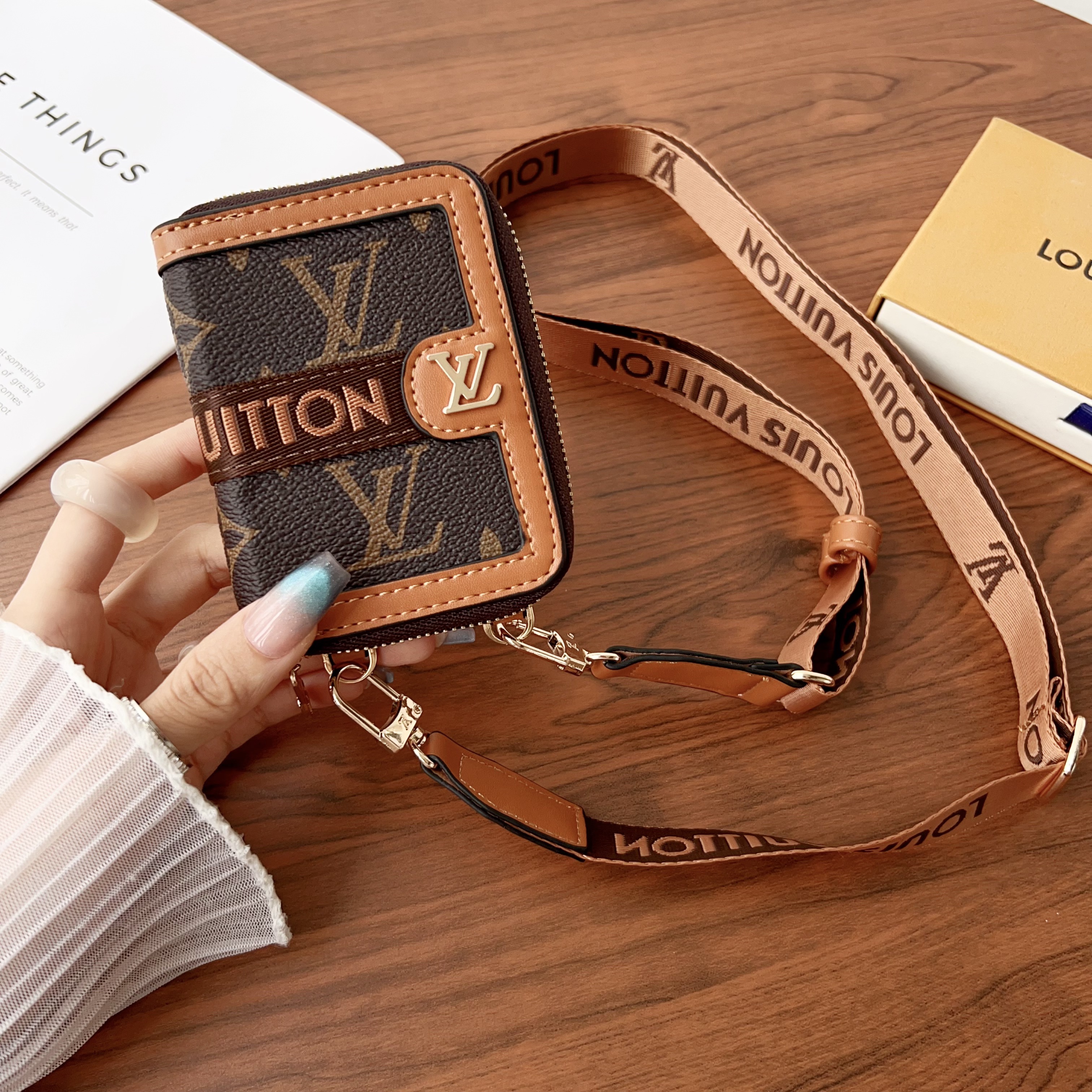 [Copy]Classic Luxury Leather Wallet Card Holder Metal floral decoration