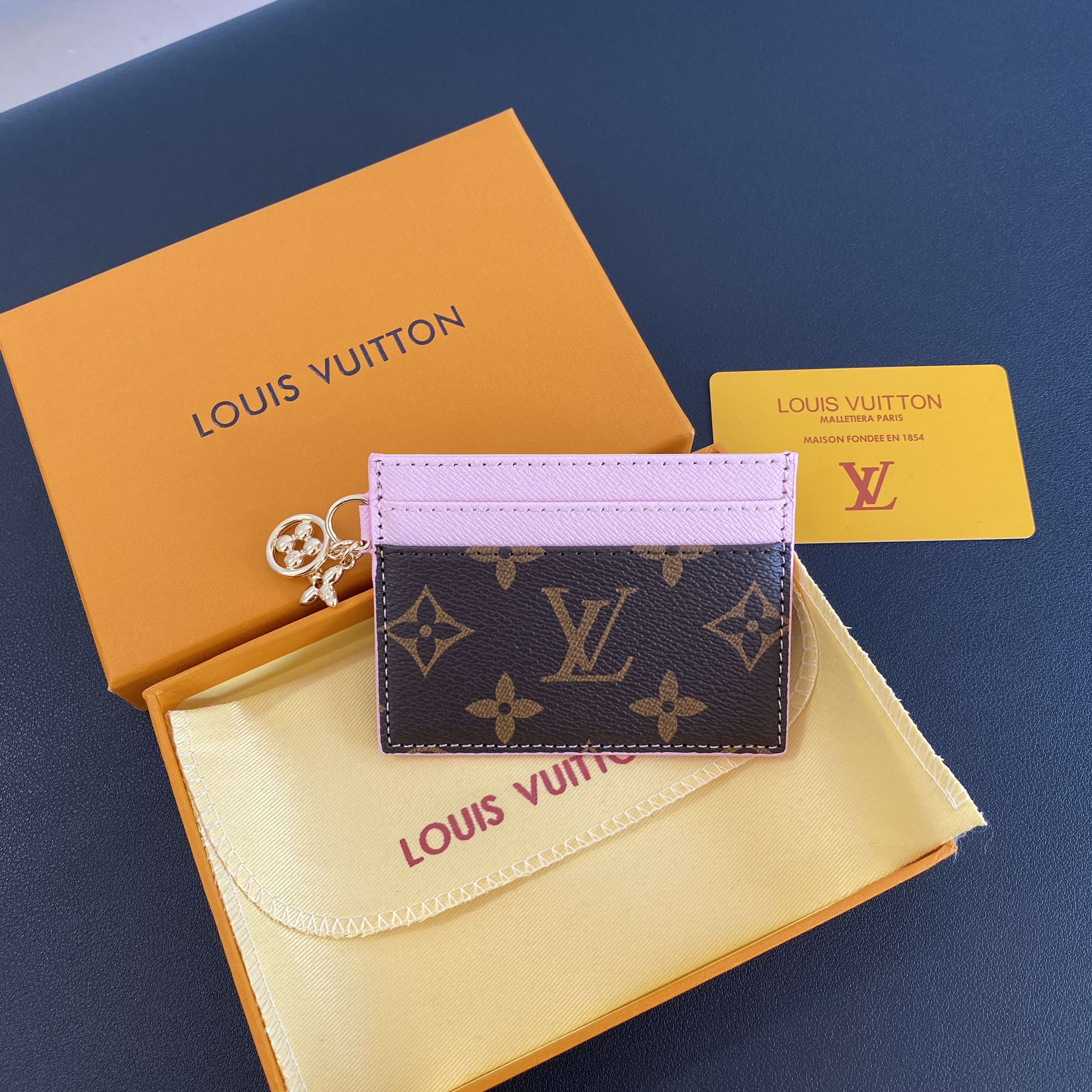 Louis Vuitton Classic Luxury Leather Wallet Card Holder Metal floral decoration-BELKCASE