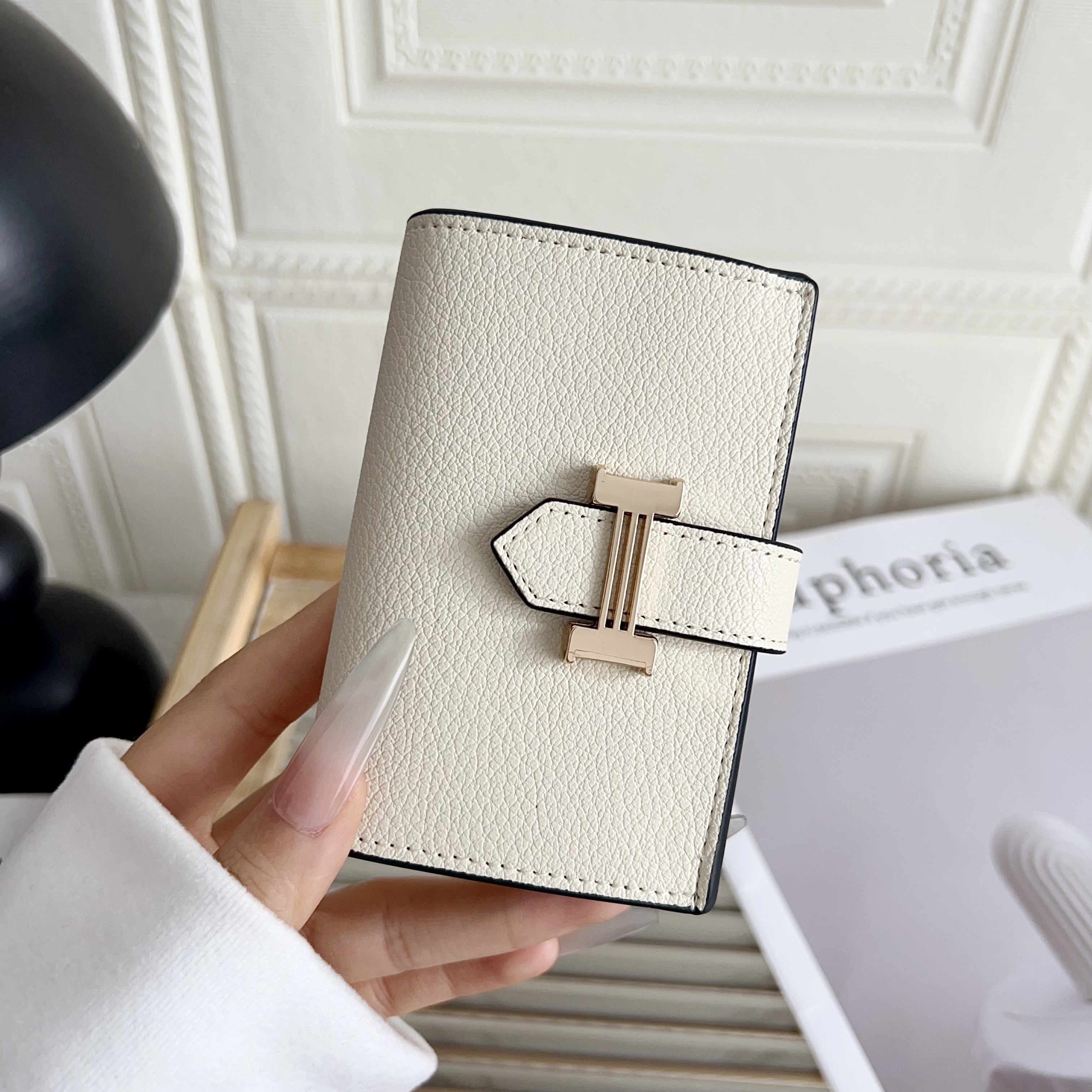 Hermès Classic Luxury Leather Wallet Card Holder & Coin Purse With Snap Closure