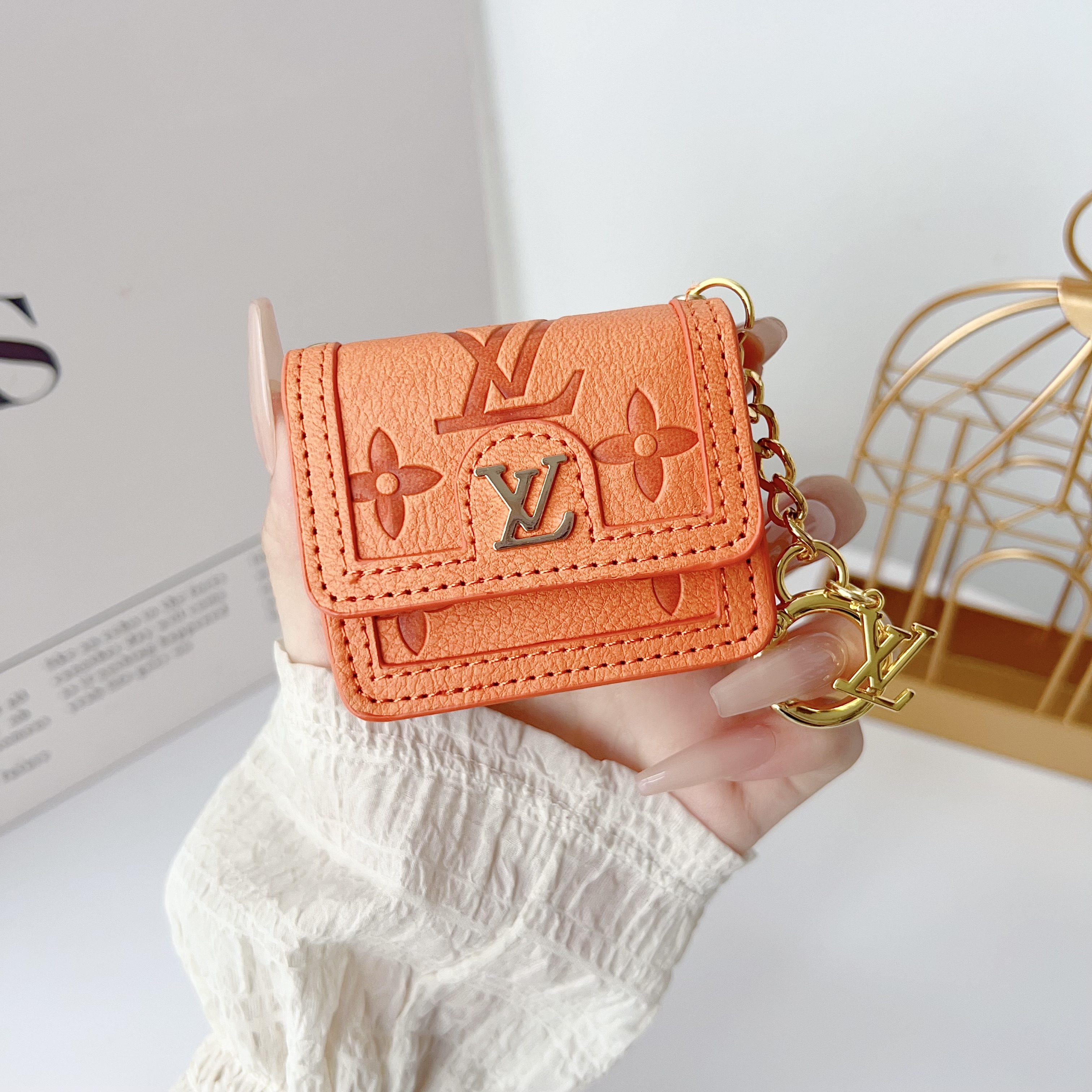 Luxury Leather Airpods Case With Crossbody Strap