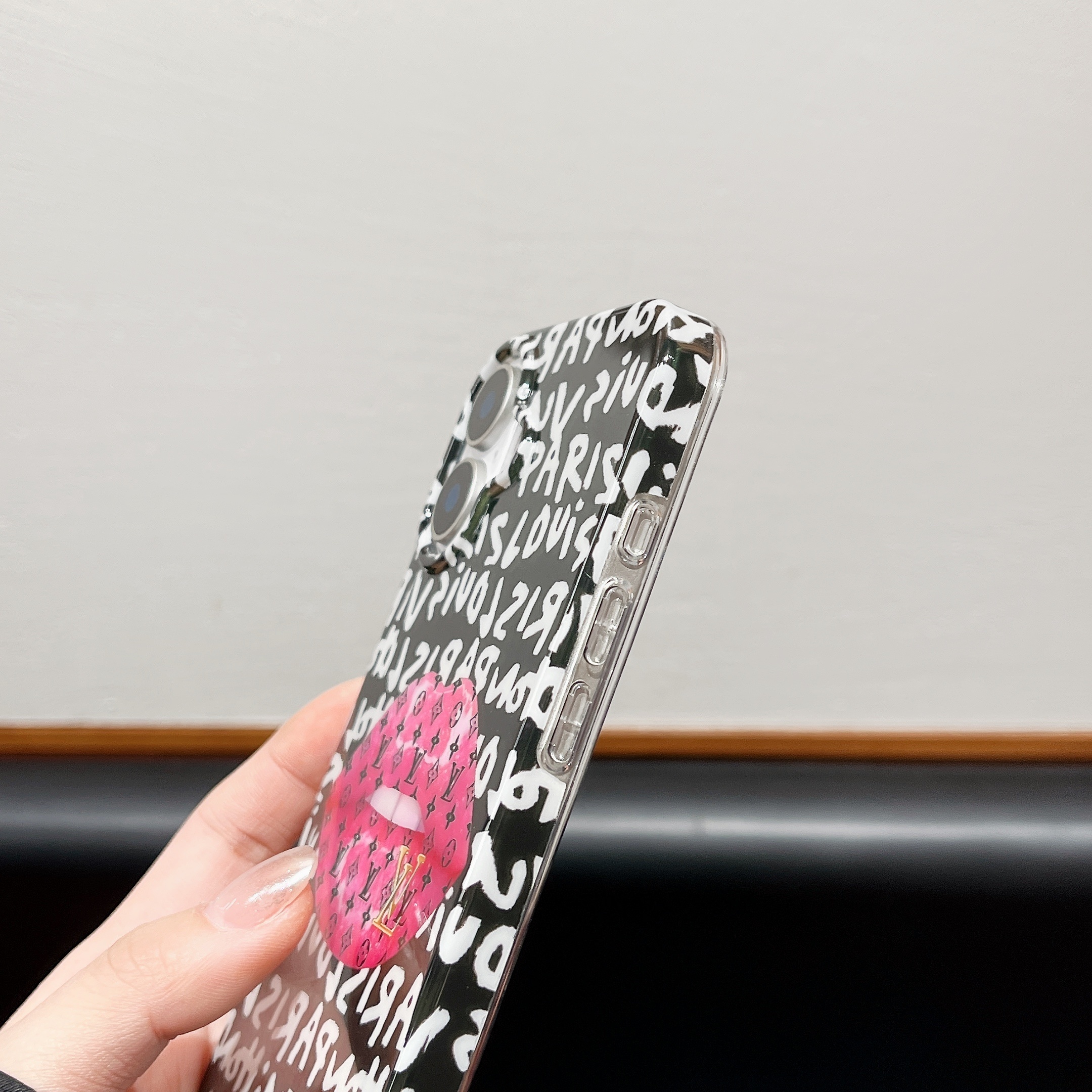 Louis Vuitton Du Meisha iPhone Case with Chain