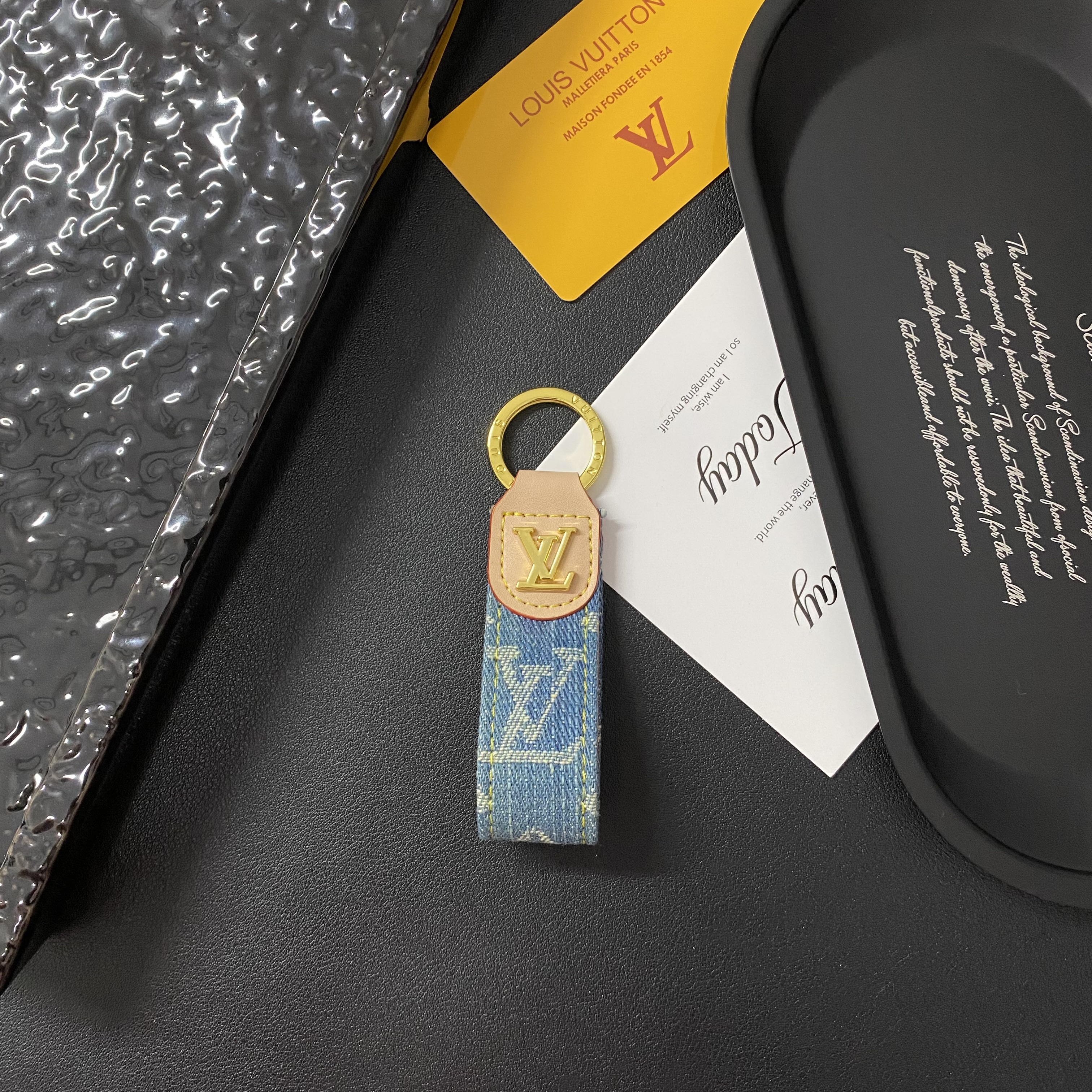Luxury Leather Convenient Keychain