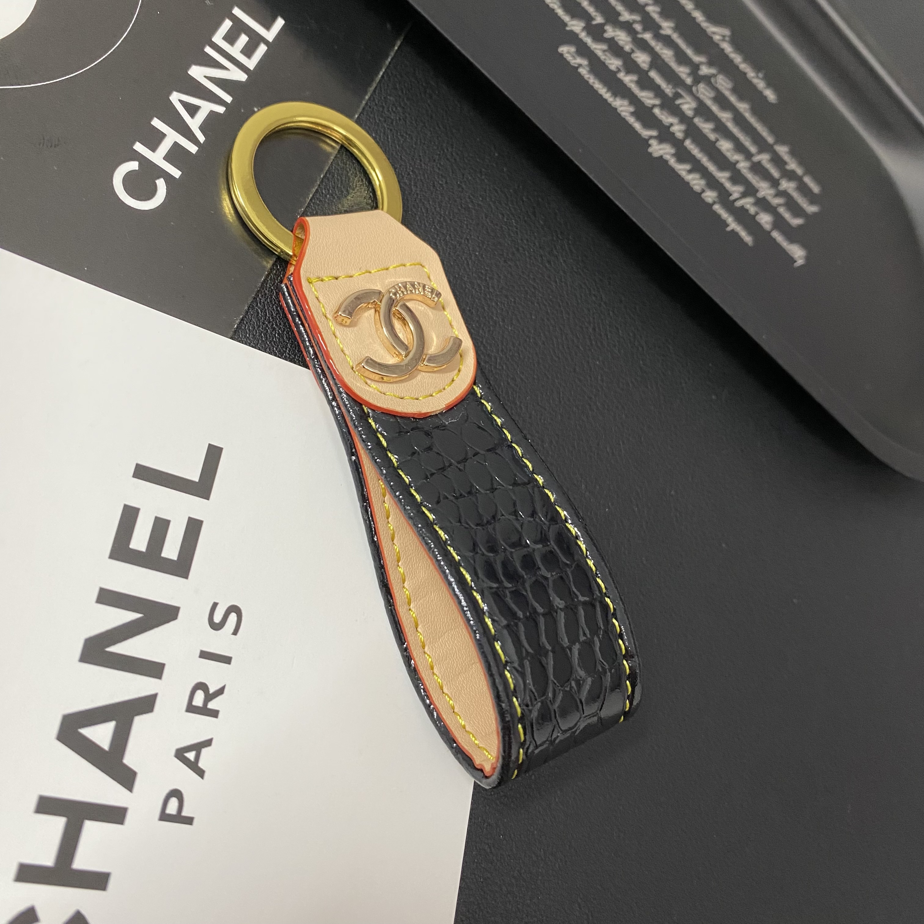 Luxury Leather Convenient Keychain