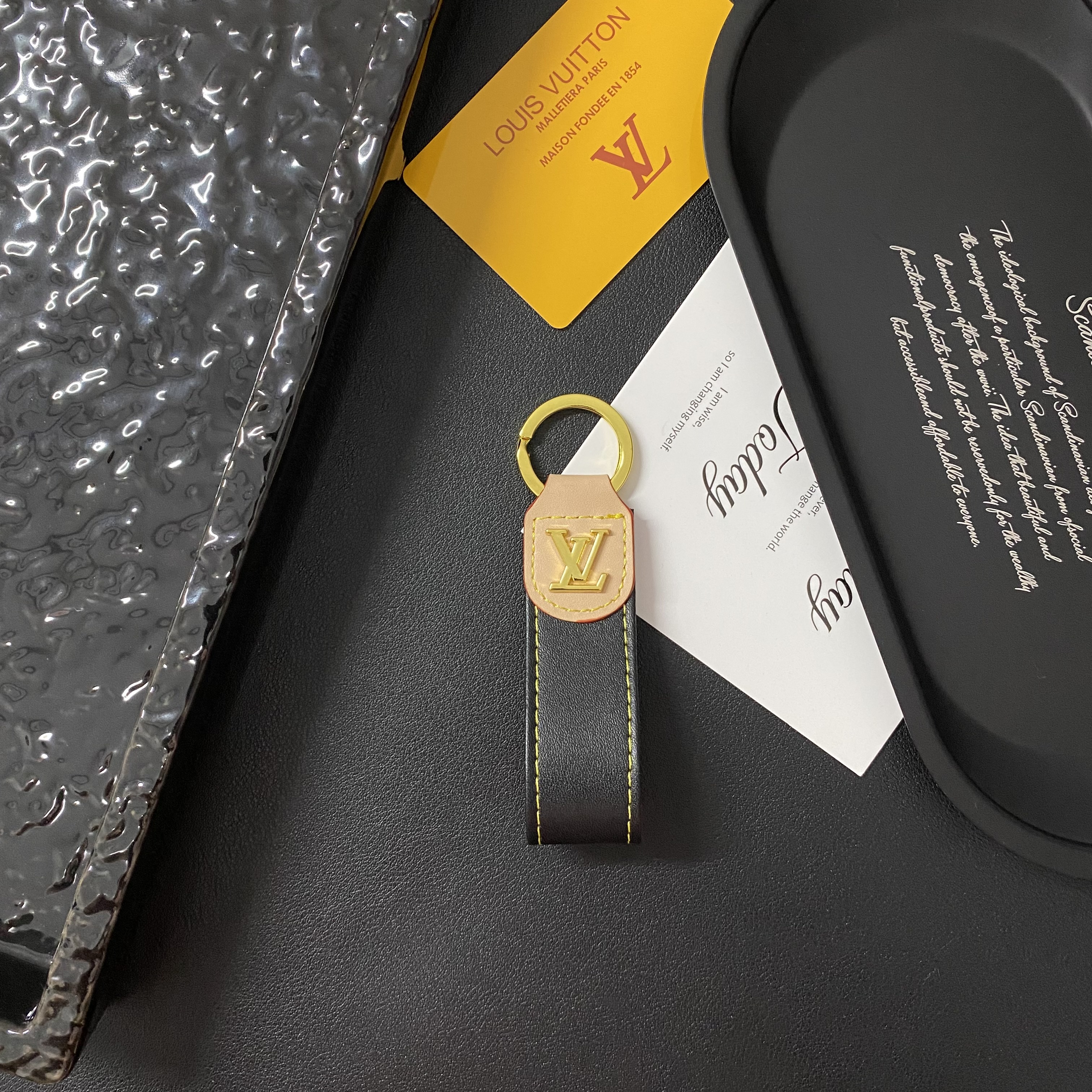 Luxury Leather Convenient Keychain