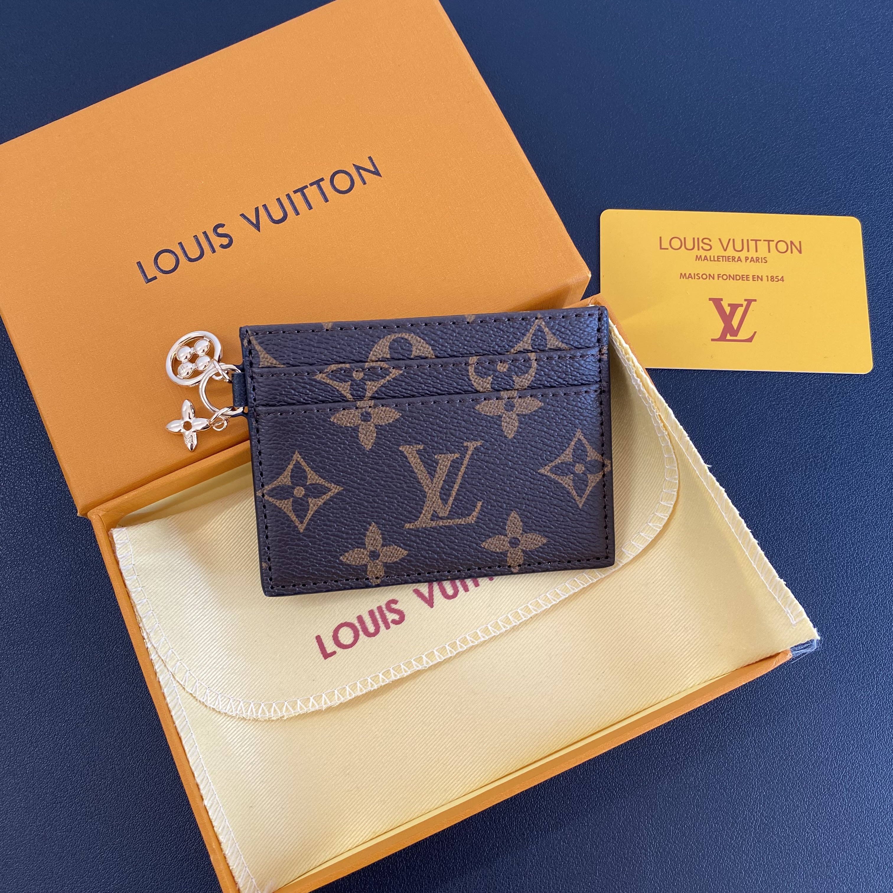 Louis Vuitton Classic Luxury Leather Wallet Card Holder Metal floral decoration-BELKCASE