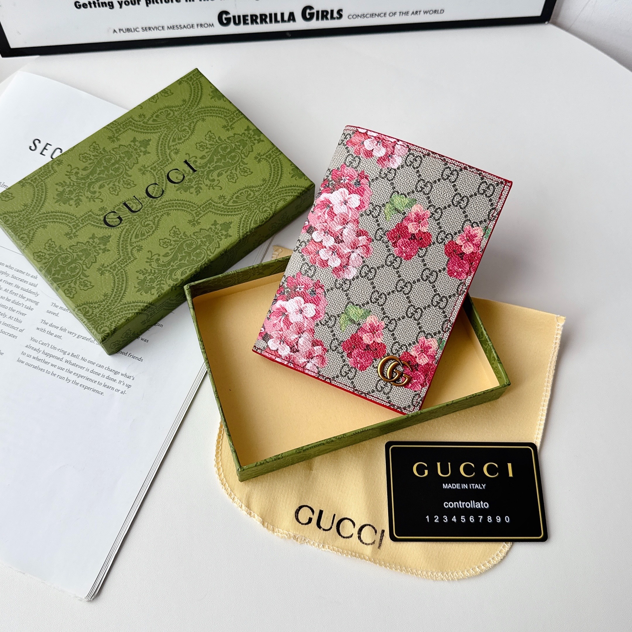 Gucci Luxury Leather Wallet Card Holder/Passport holder