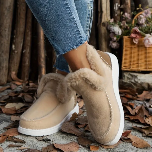 🥾Soft, plush slip-on sneakers for cozy feet
