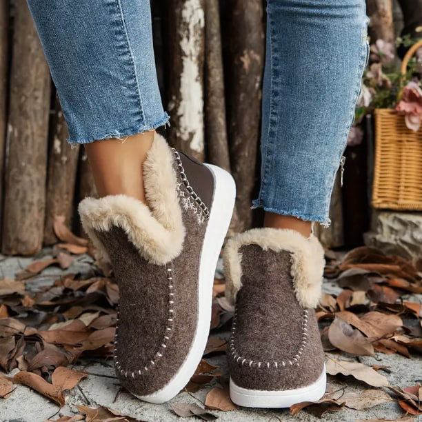🥾Soft, plush slip-on sneakers for cozy feet