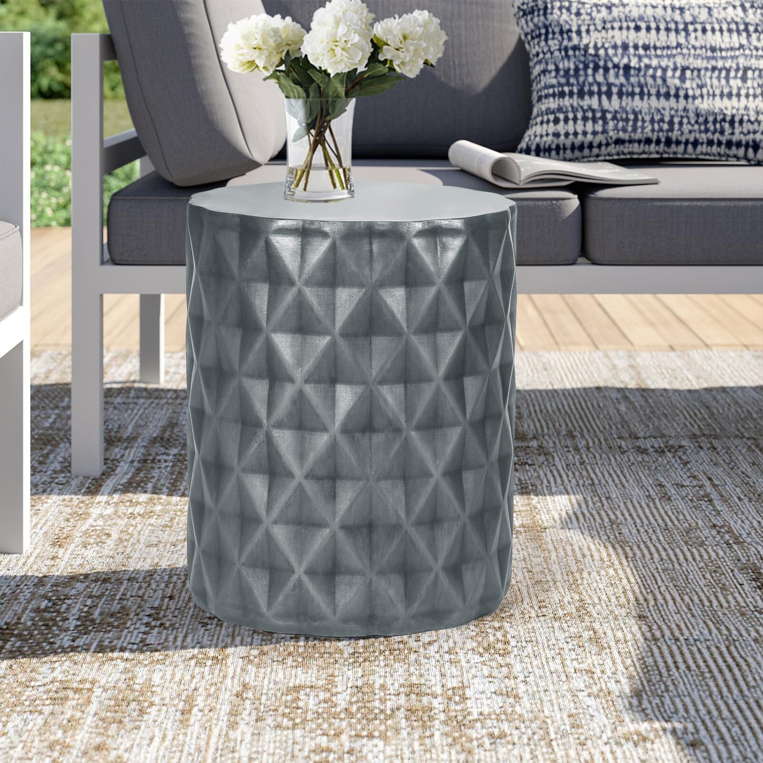 18.5" Modern Round Side Table