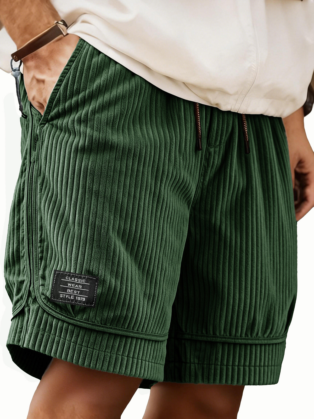 Men's Fashionable Loose Pocket Embroidered Logo Shorts