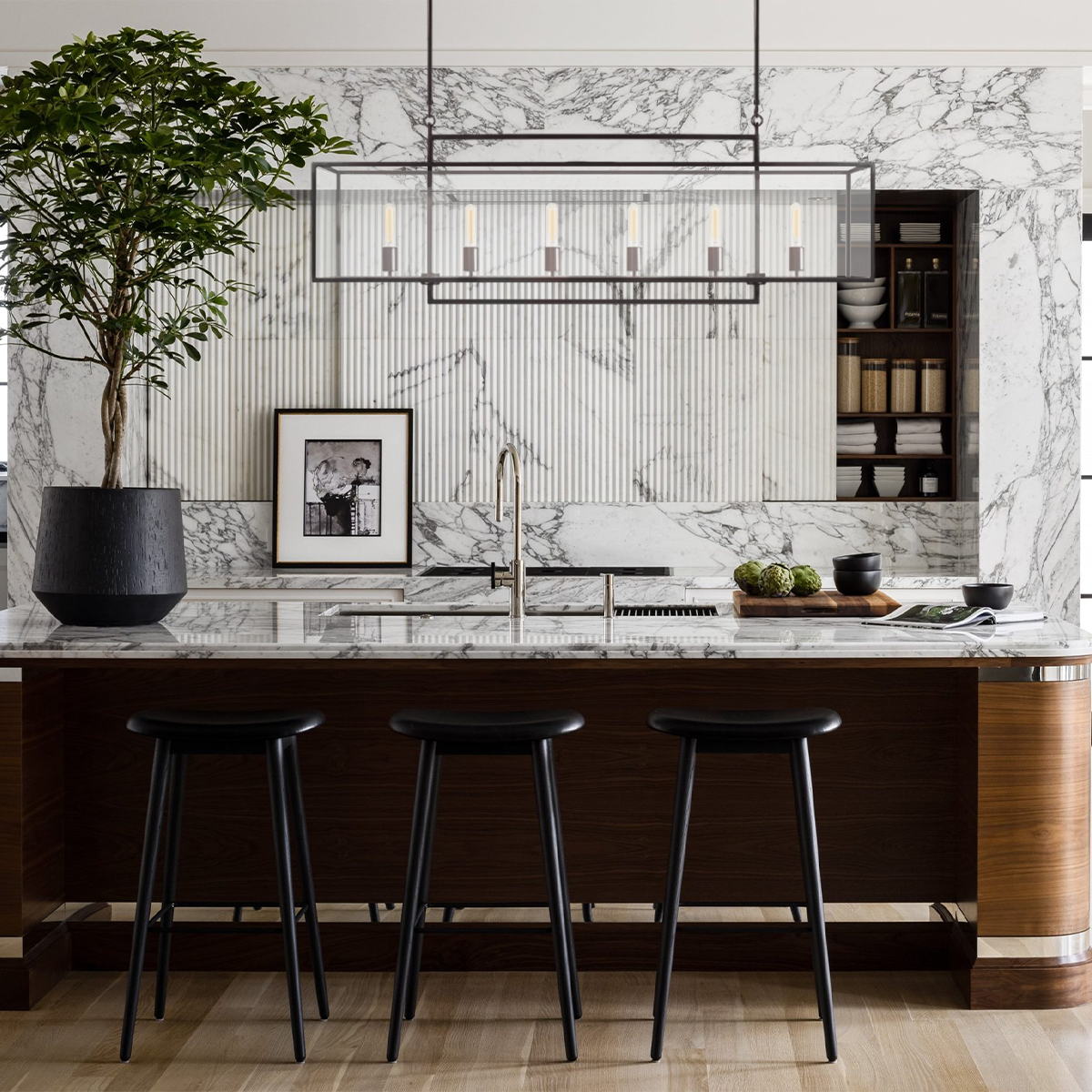 Thais Linear Chandelier