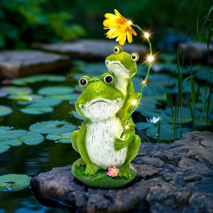 Solar Garden Statues Loving Frog Garden Decor Figurine Lights for Outside, Yard Decorations Outdoor Patio Decor
