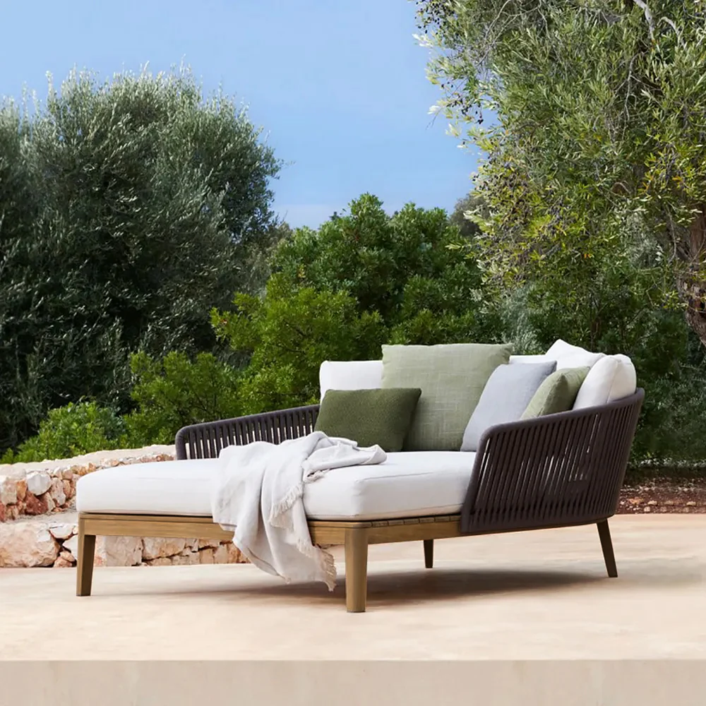 Modern Style Rattan Outdoor Daybed with Cushion Pillow
