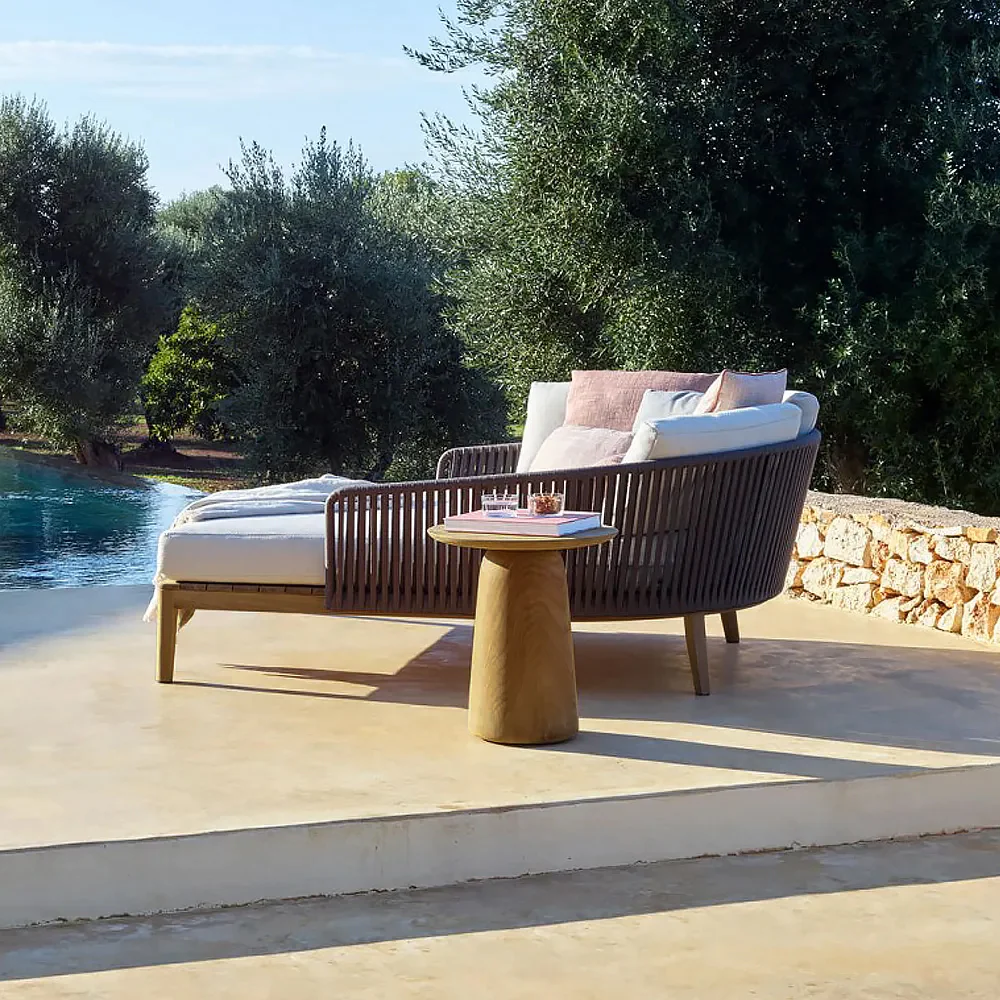 Modern Style Rattan Outdoor Daybed with Cushion Pillow