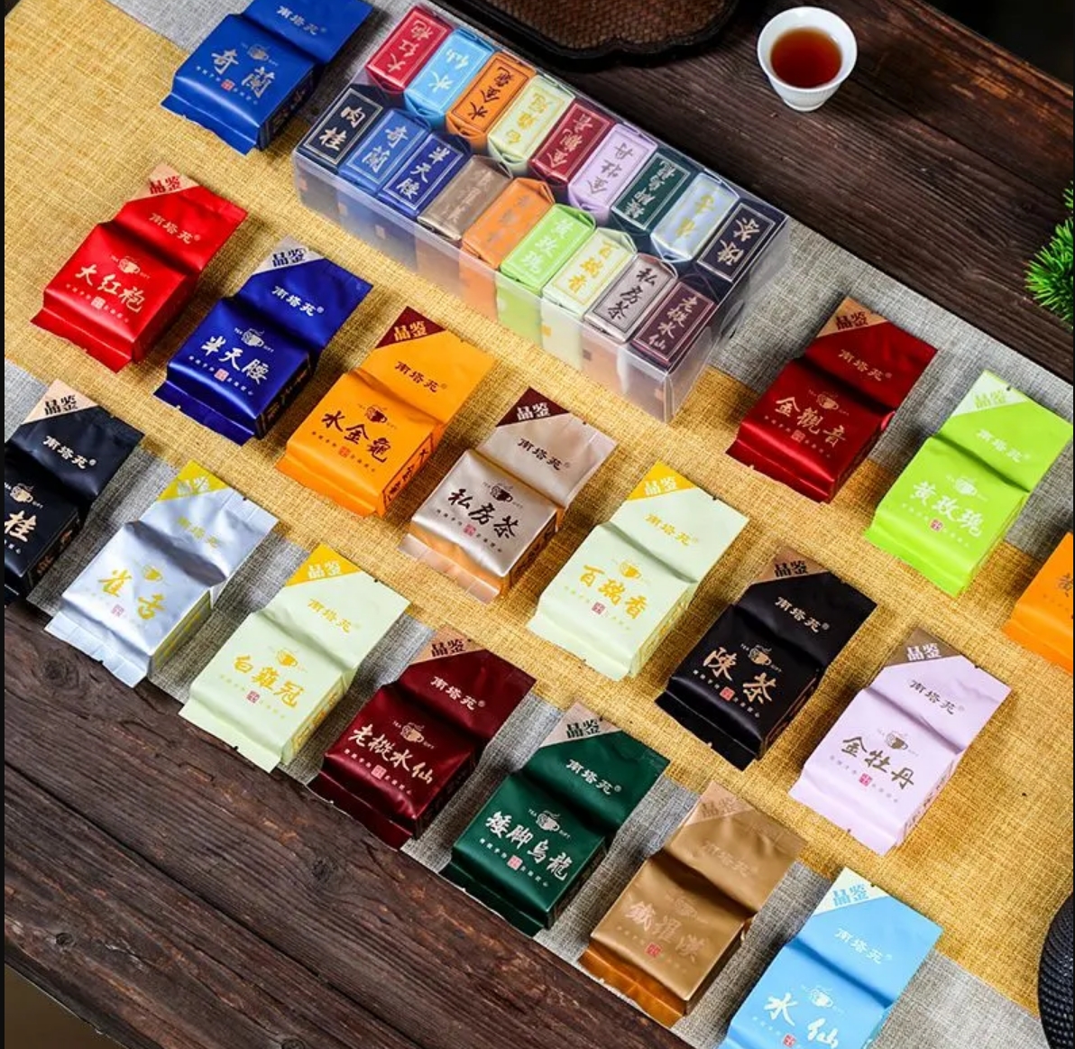 18 Kinds Wuyi Oolong Tea Rock Tea Rougui Da Hong Pao Tea Shuixian Qilan 144g Box