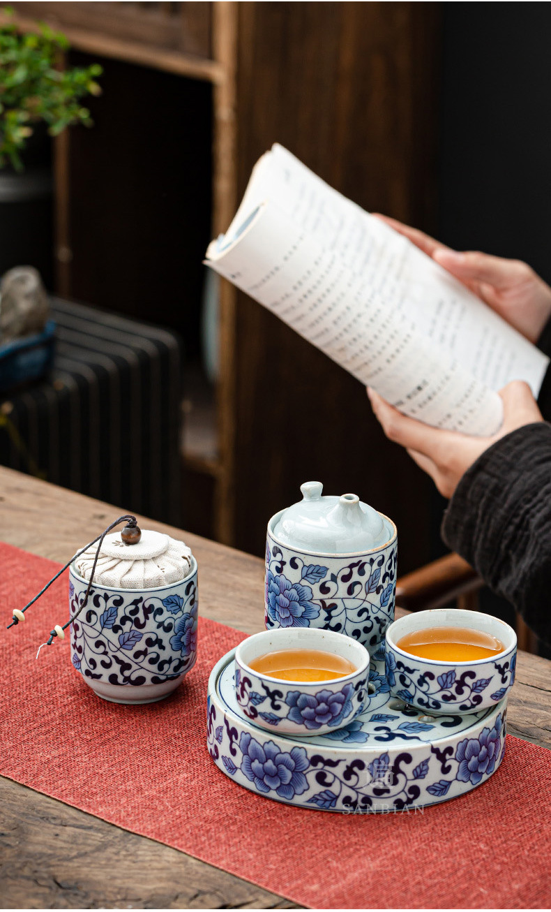 Blue and White Porcelain Travel Sets_05.jpg