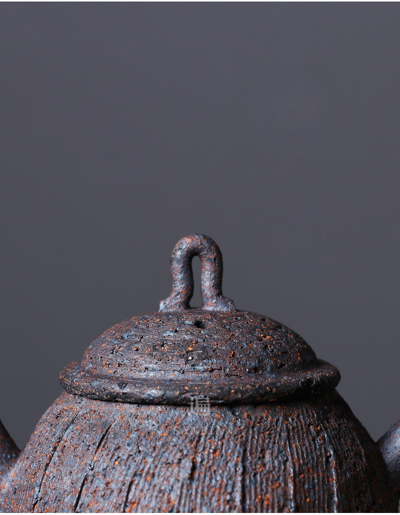 Mujin Pot_08.jpg