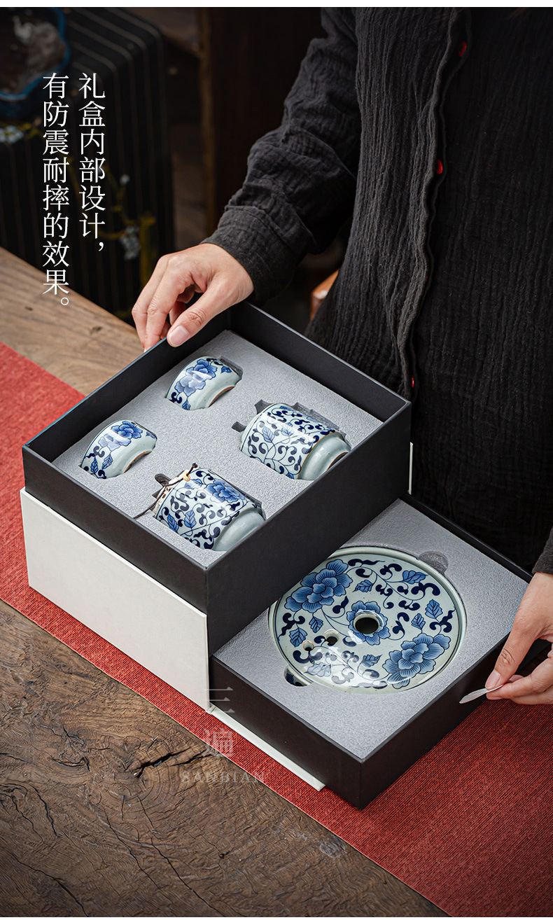 Blue and White Porcelain Travel Sets_04.jpg