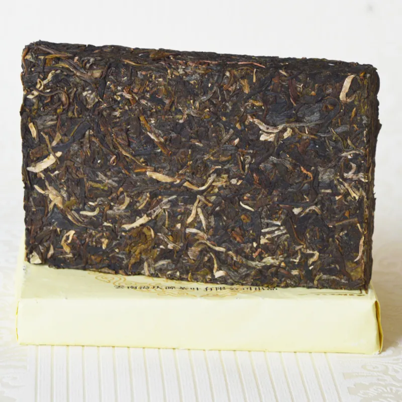 In 2016 the new Pu erh tea 250 grams of Yunnan Chen old tea ancient tea healthy diet + 