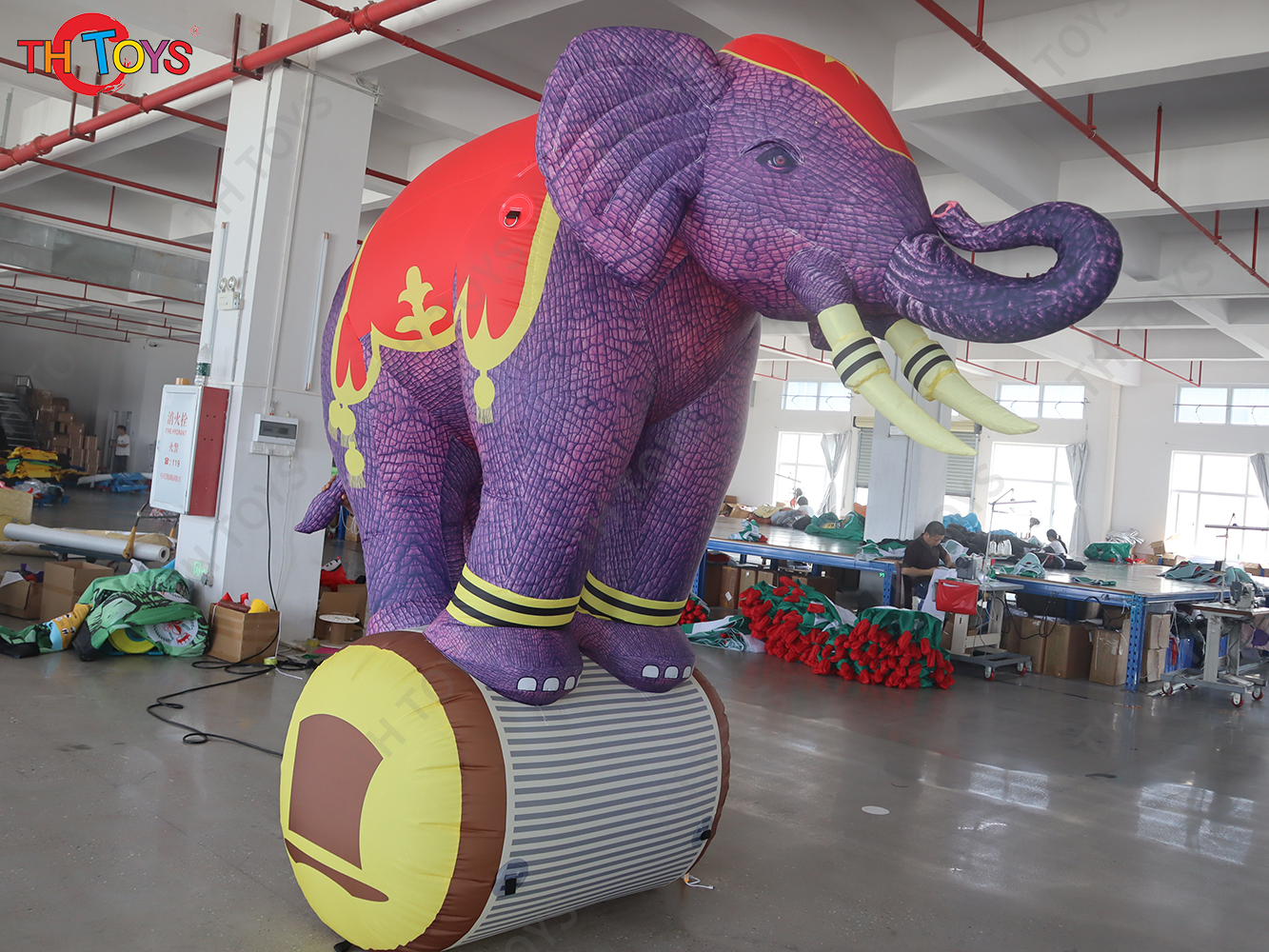 Circus Performance Funny Standing Inflatable Elephant Model with Roller for Event