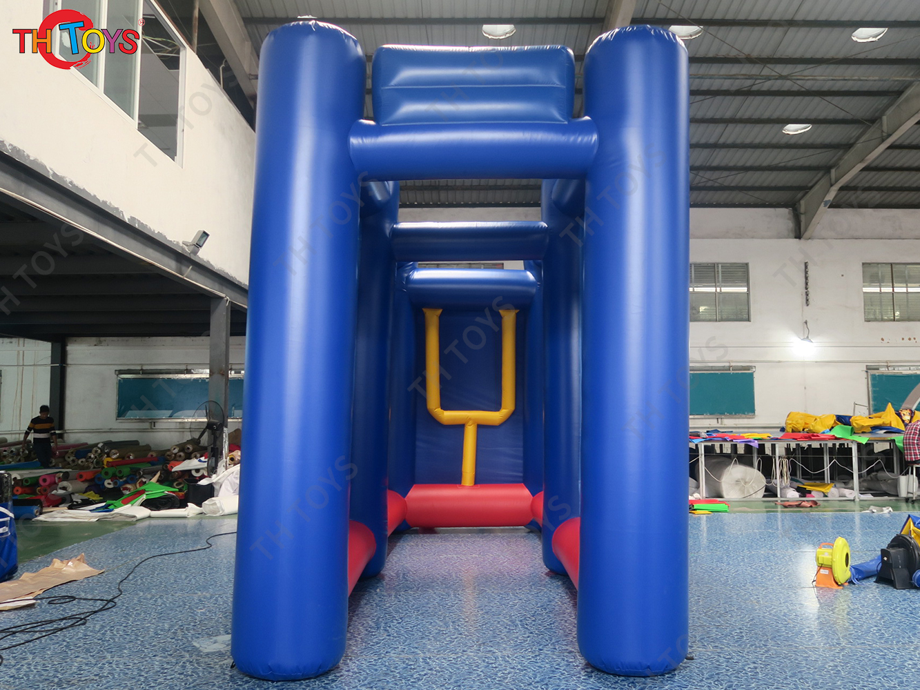 Blue Inflatable Rugby Goal American Football Toss Shooting Field Goal Inflatable Sport Game with Blower