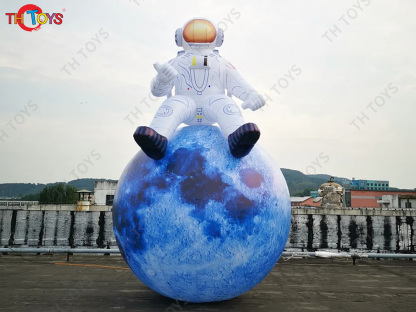 Inflatable Astronaut Sitting on Moon, 4m dia moon with spaceman inflatbles for Advertising Decoration