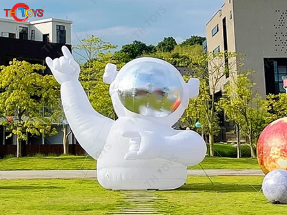 Outdoor Giant Inflatable Spaceman Inflatable Astronaut with led light for advertising