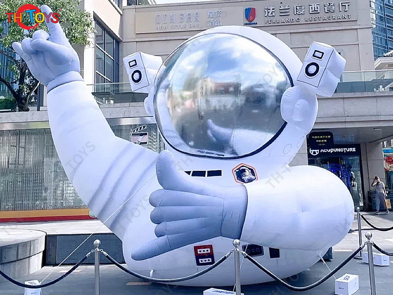 Outdoor Giant Inflatable Spaceman Inflatable Astronaut with led light for advertising