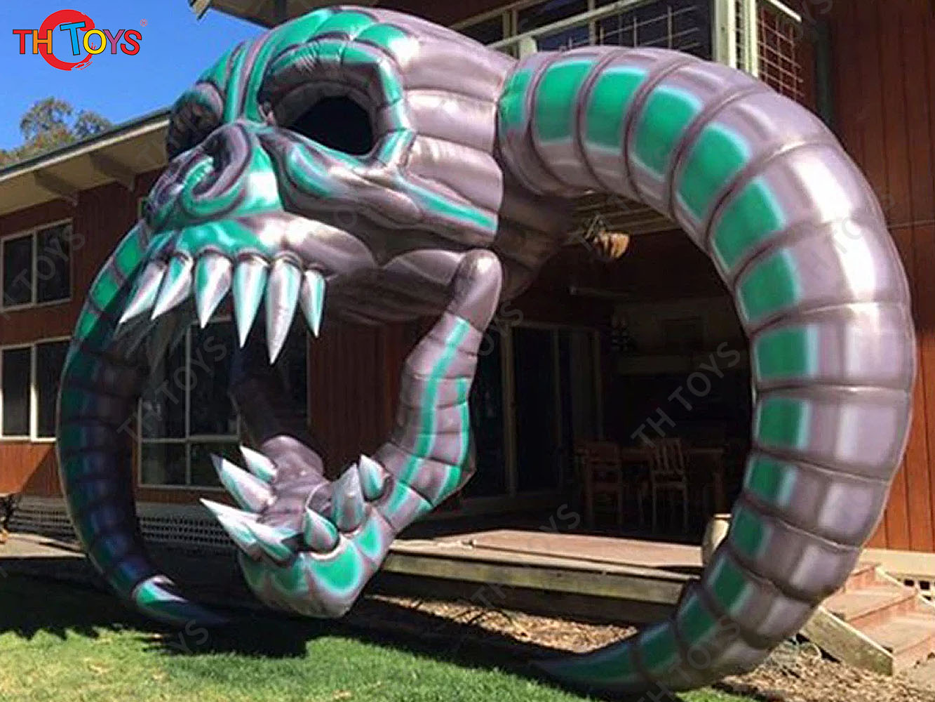 Giant hanging Inflatable Skull Skeleton Head for Yard Halloween Party Decoration