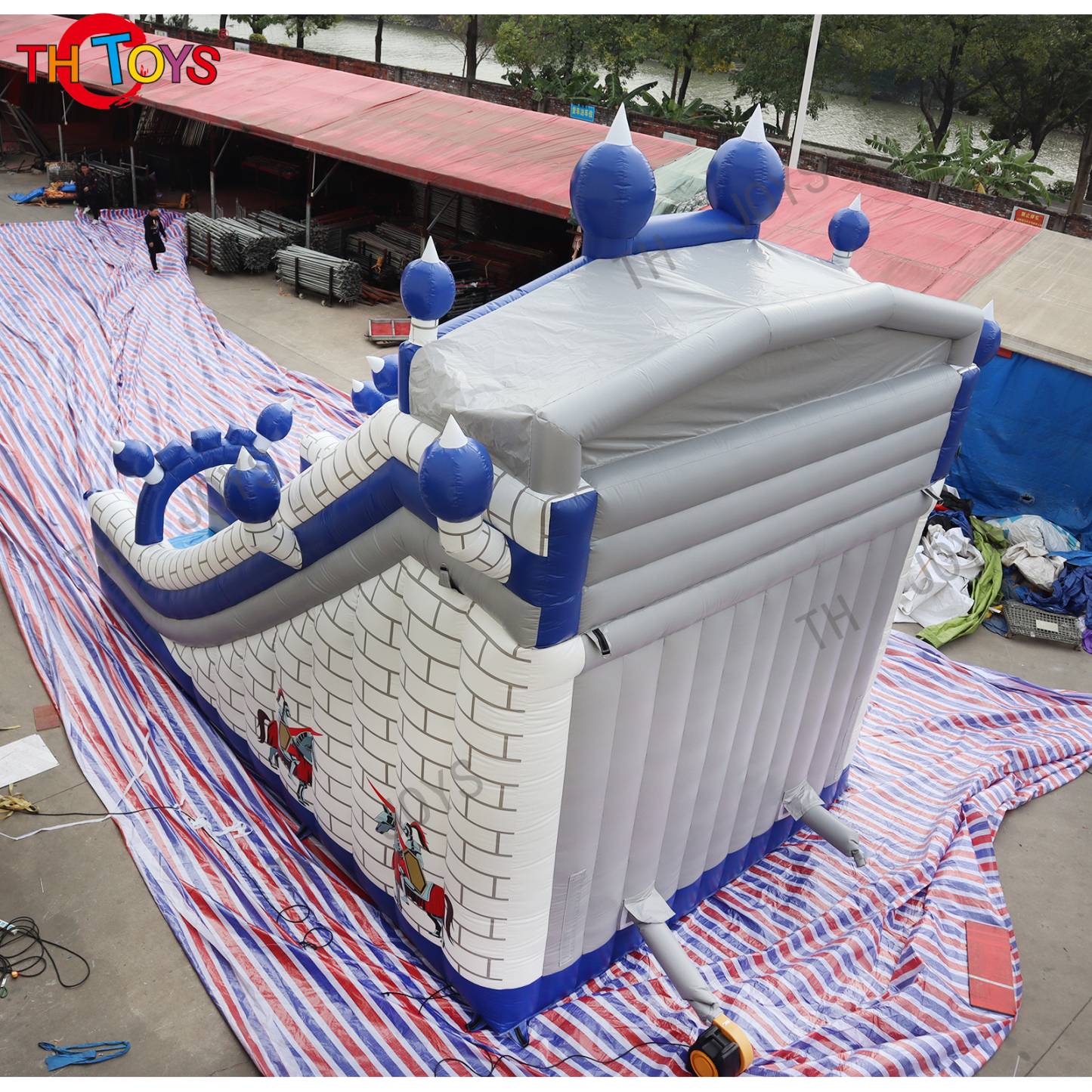 Inflatable slide-3
