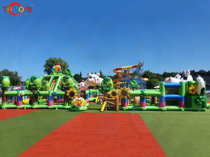 Commercial Giant Inflatable Playground Farm Portable Inflatable Fun City with Slide and Obstacles Customized Theme Bouncer Park