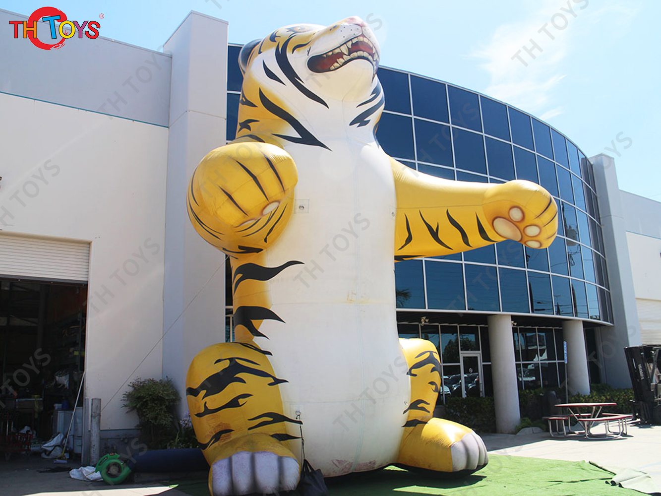 customized 5 Meters 17ft Tall New Year Giant Inflatable Standing Up Tiger for Display