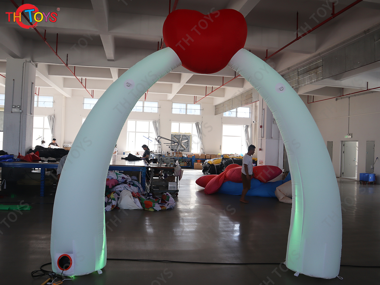 Inflatable White Heart-shaped Welcome Arch with LED light for Wedding Decoration