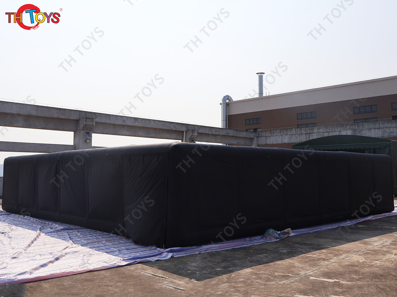 Portable Outdoor Black Haunted House With Roof 10x10m Commercial Inflatable Maze Tag Arena Sport Game for Kids