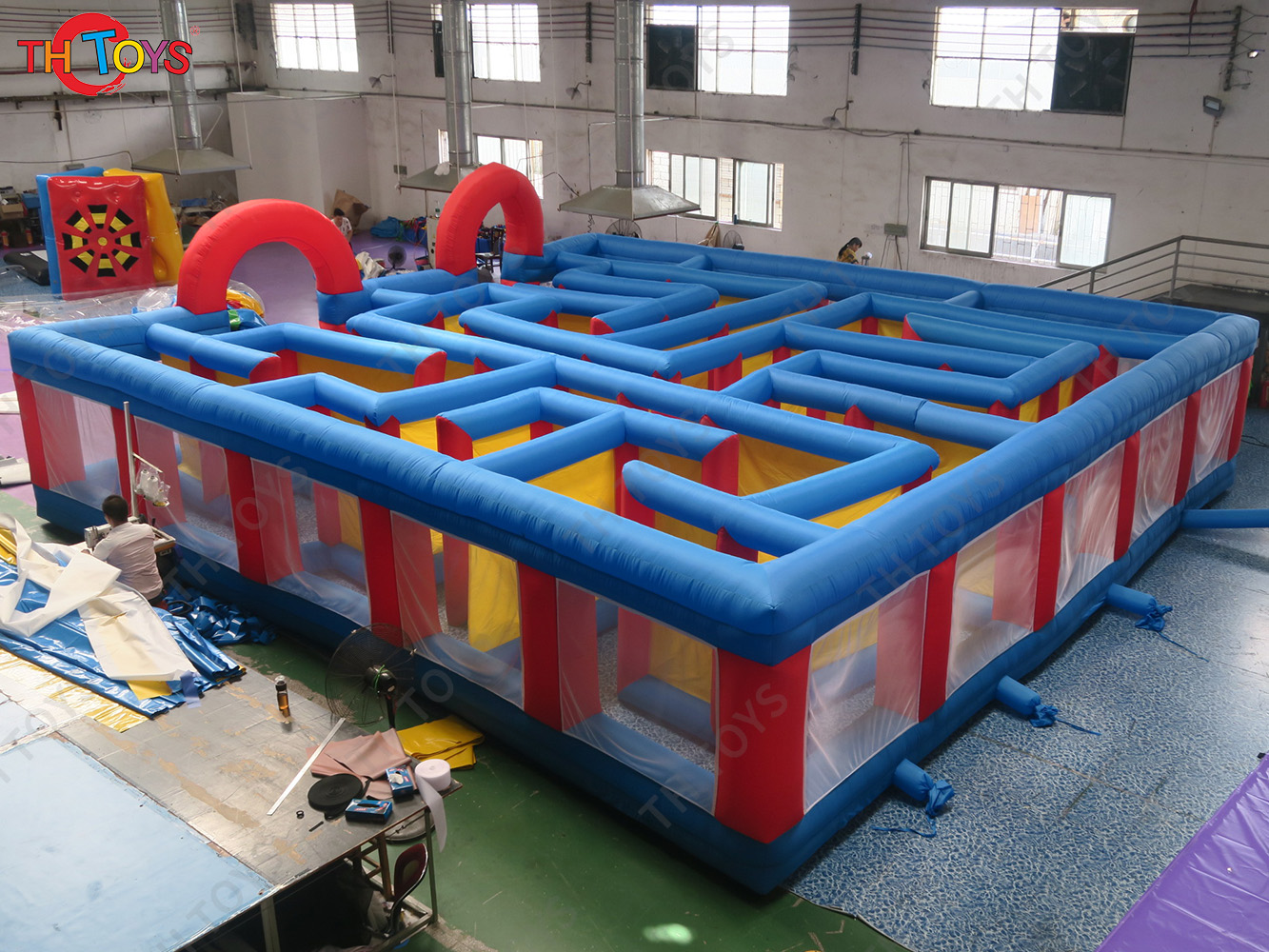 Outdoor big inflatable maze games,customized challenge game inflatable haunted house for events