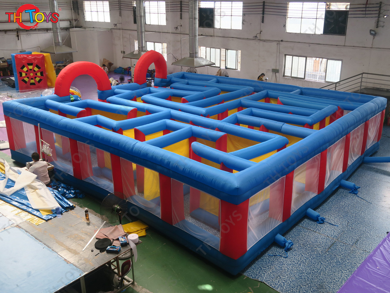 Outdoor big inflatable maze games,customized challenge game inflatable haunted house for events