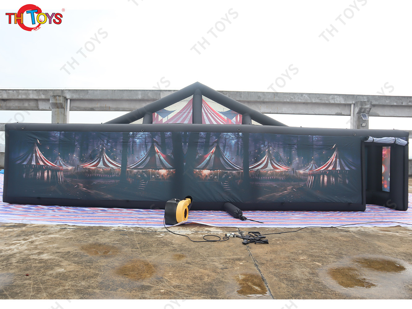 Halloween castle Maze Game giant Outdoor Inflatable Maze, circus clown Spray Haunted house laser tag Maze