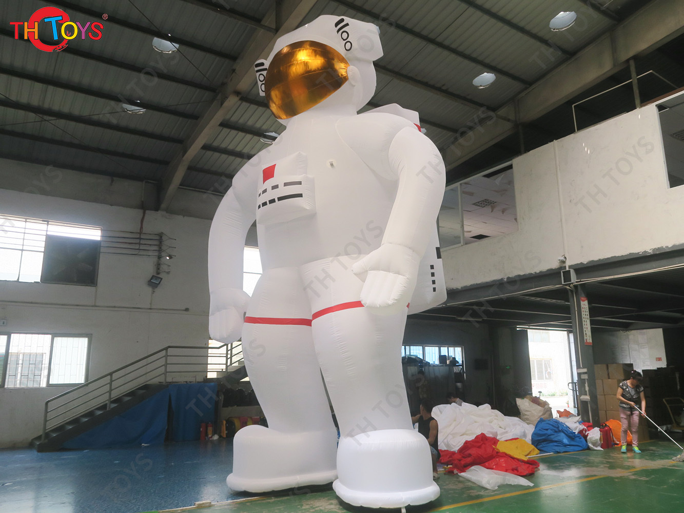 Outdoor Giant Inflatable Spaceman Inflatable Astronaut with led light for advertising
