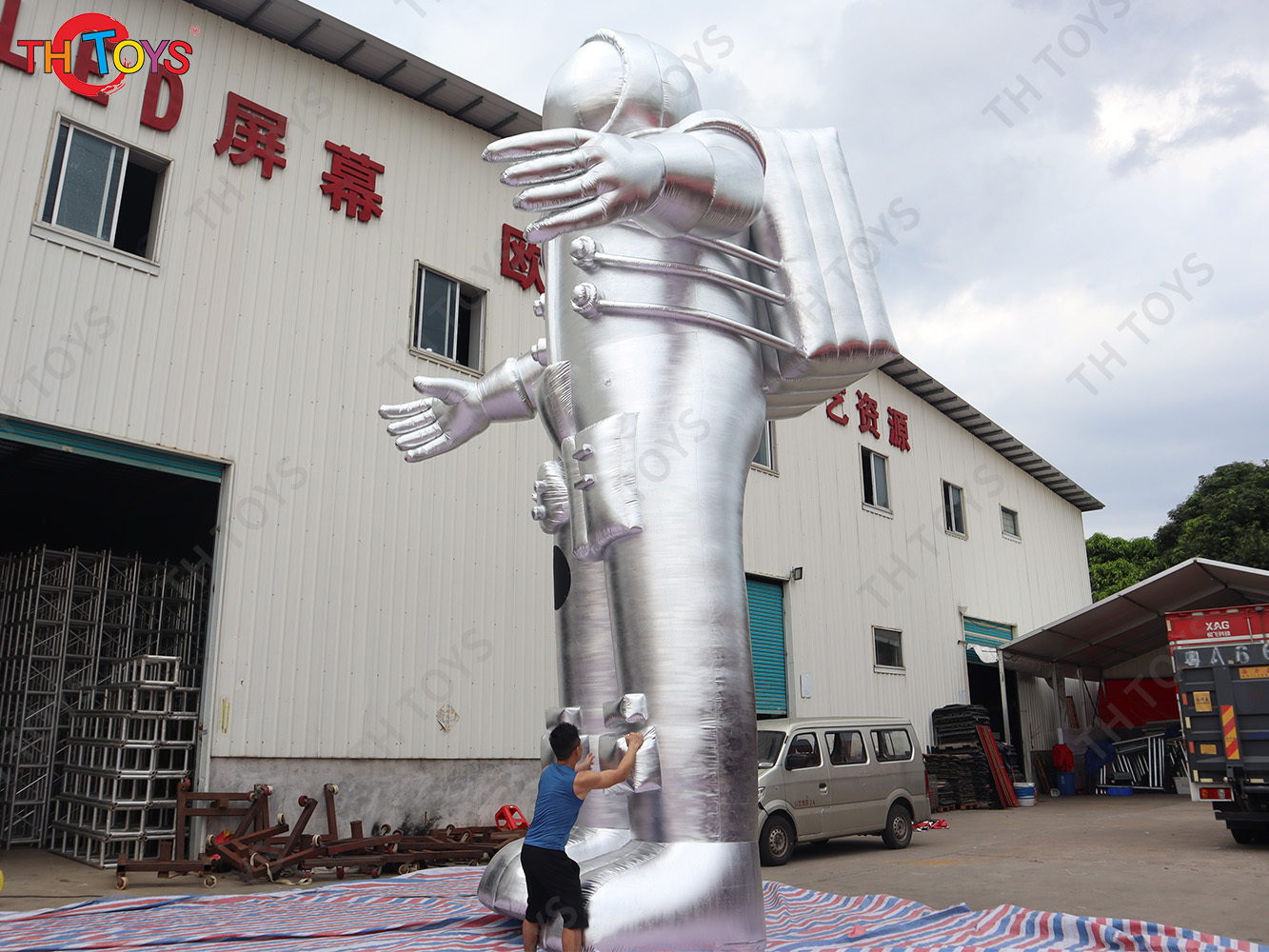 Silver Giant Inflatable Astronaut Hero Air Blow Spaceman Standing Balloon Advertising Props for Event Stage Decoration