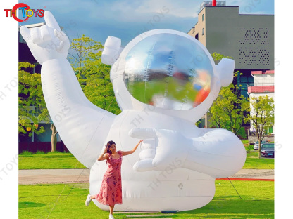 Outdoor Giant Inflatable Spaceman Inflatable Astronaut with led light for advertising