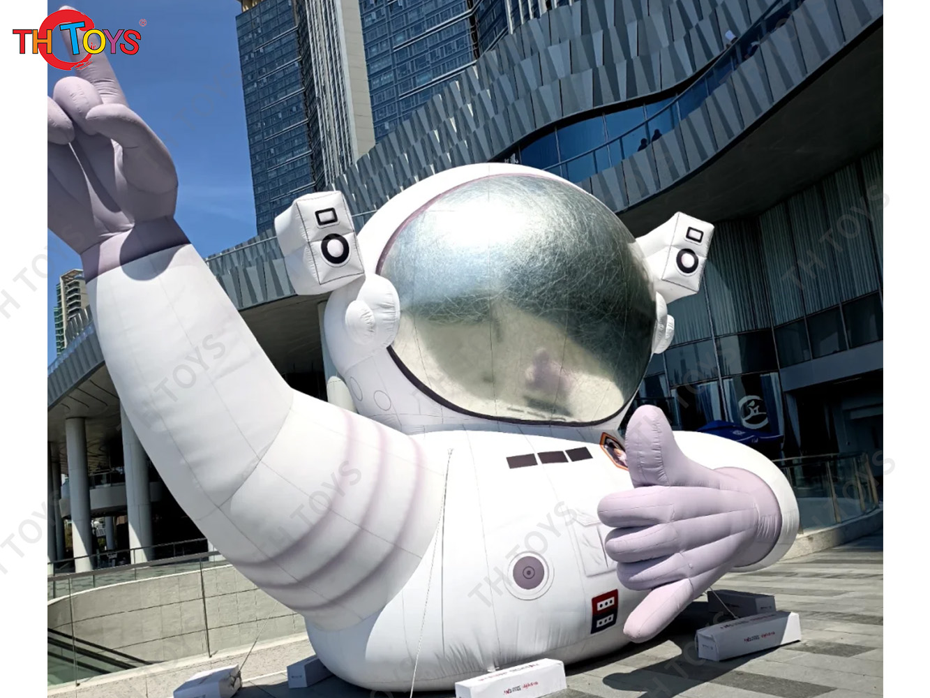 Outdoor Giant Inflatable Spaceman Inflatable Astronaut with led light for advertising