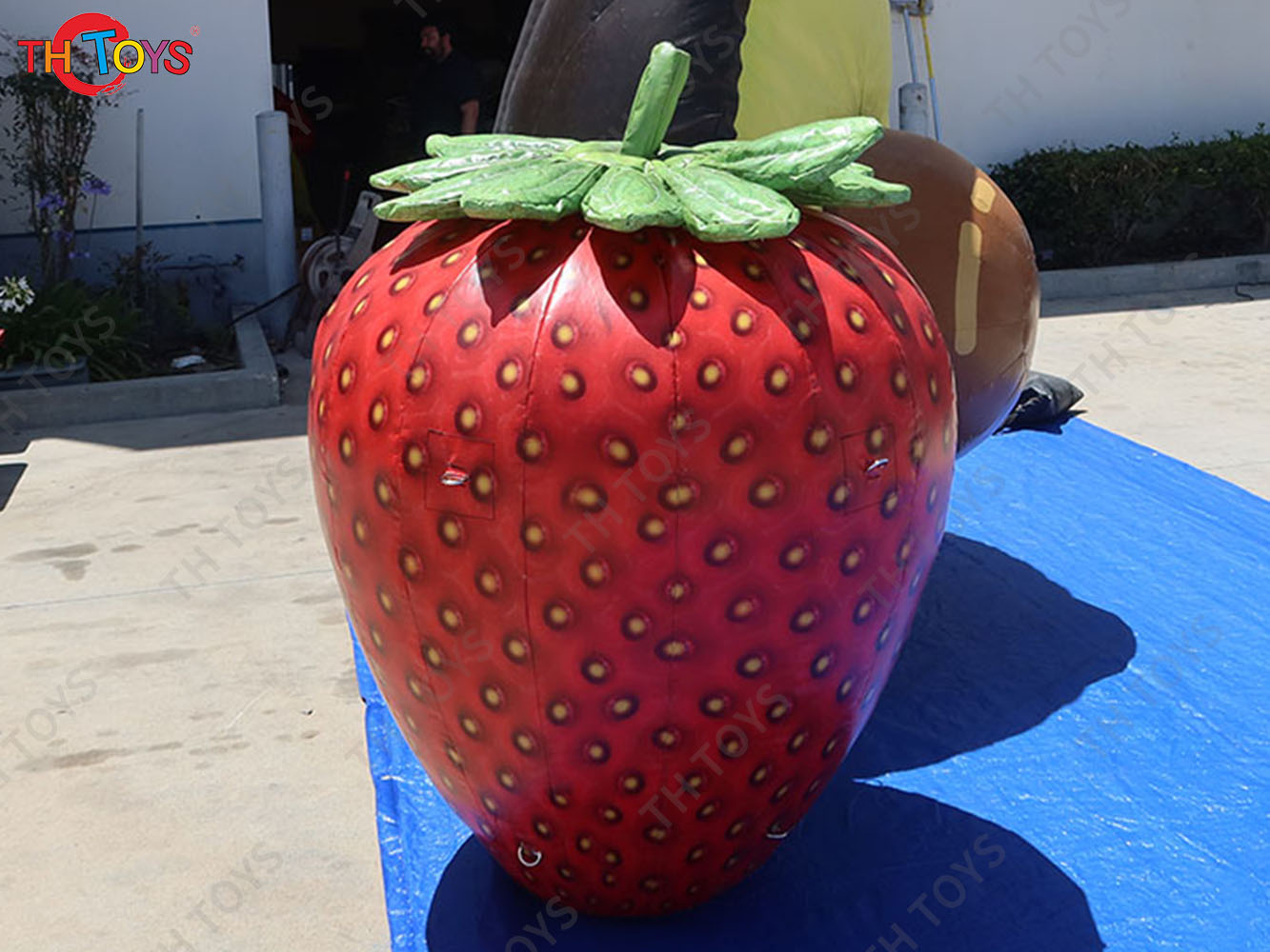 Outdoor Advertising Giant Inflatable Strawberry Fruit Model