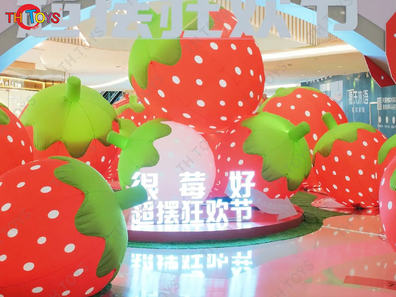 Giant Inflatable Strawberry Balloon 3D Blow Up Strawberry Inflatables Air Balloon for Stage Decoration