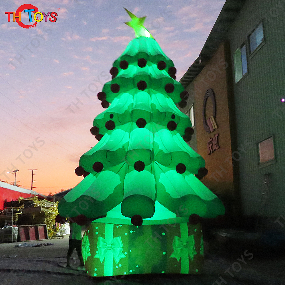 Giant outdoor inflatable green Christmas tree with gift boxes advertising for yard decoration holiday and NewYear events