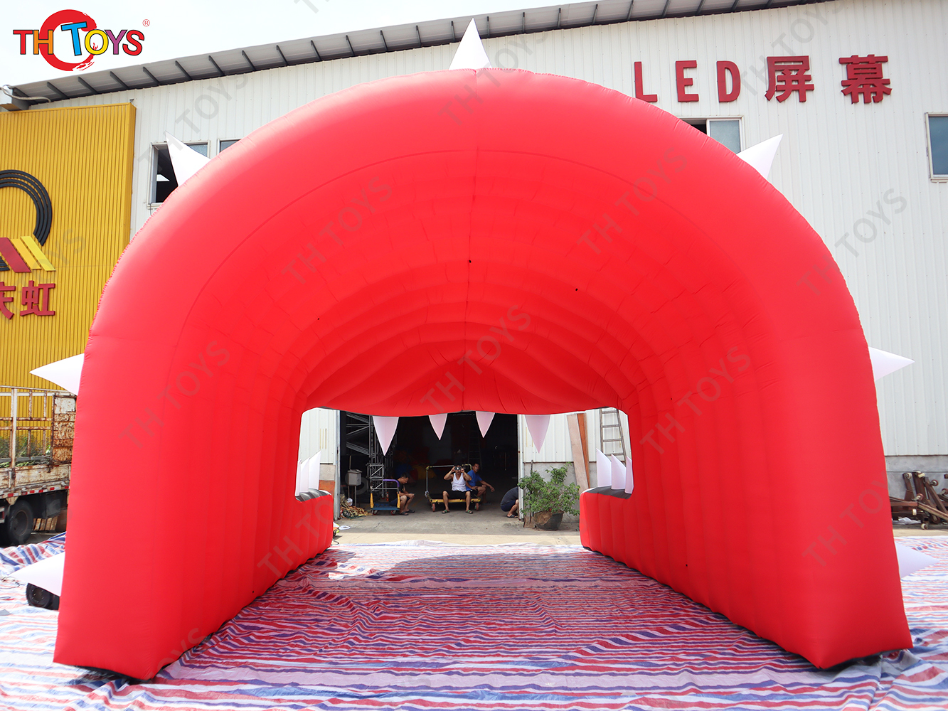 7.5x6x4.8m Red Shar Pei Dog Tunnel Tent Commercial Portable Inflatable Stage Tent for Sale