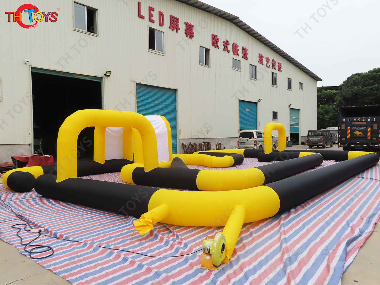 outdoor inflatable race track, inflatable go kart track inflatable racing car track