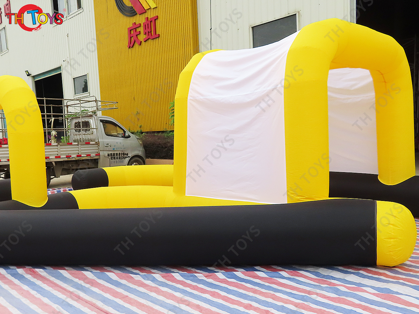 outdoor inflatable race track, inflatable go kart track inflatable racing car track