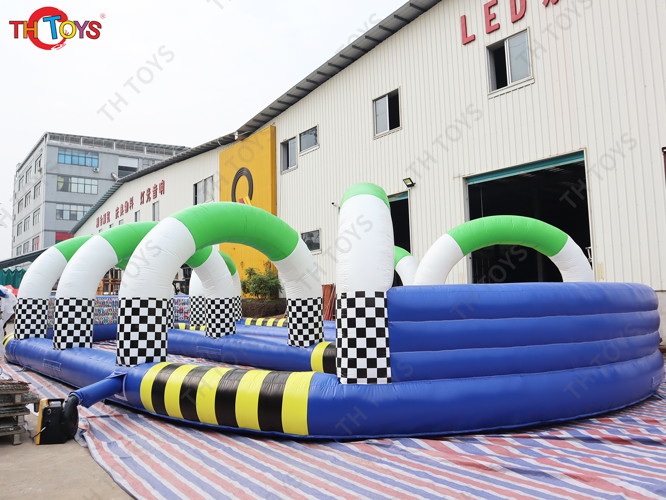 16x9m Outdoor Games Inflatable Race Track Inflatable Air Tumble Track / Go Kart Track